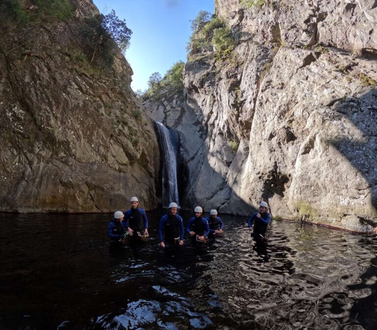 Photo de groupe dans le canyoning du Llech